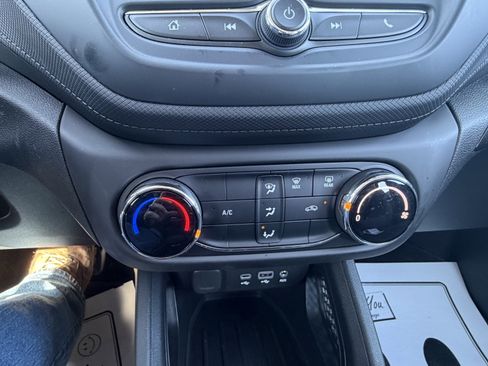 Used 2023 Chevrolet TrailBlazer LS image 12