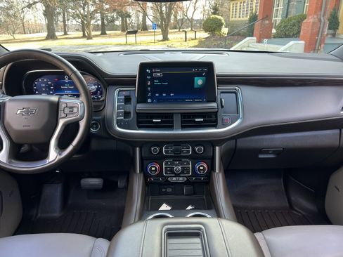 Used 2023 Chevrolet Suburban Z71 w/ Luxury Package image 14