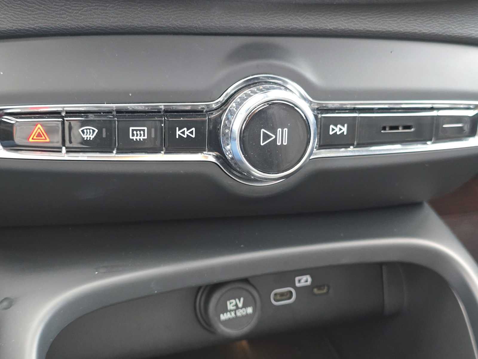 Used 2023 Volvo XC40 Recharge Plus w/ Protection Package Premier AWD/4WD image 30