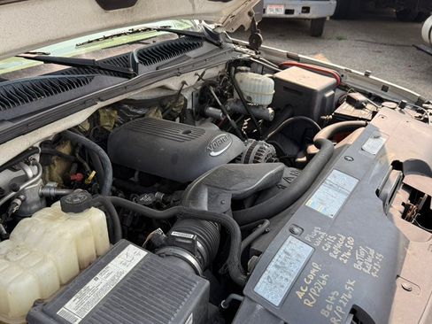 Used 2005 Chevrolet Silverado 2500 W/T RWD image 22