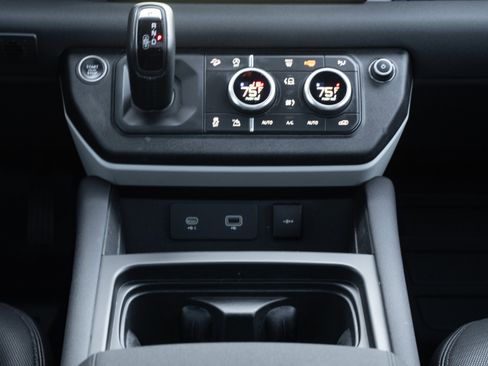 Used 2023 Land Rover Defender 90 X-Dynamic SE image 16