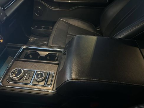 Used 2020 Ford Expedition Limited image 29