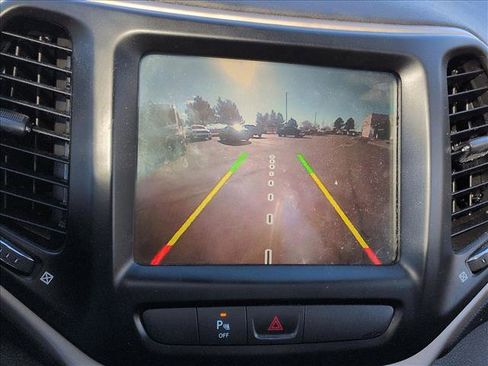 Used 2016 Jeep Cherokee Limited image 9