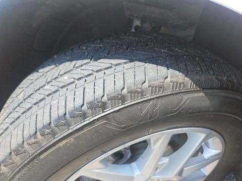 Used 2024 Chevrolet Equinox LT AWD/4WD image 29