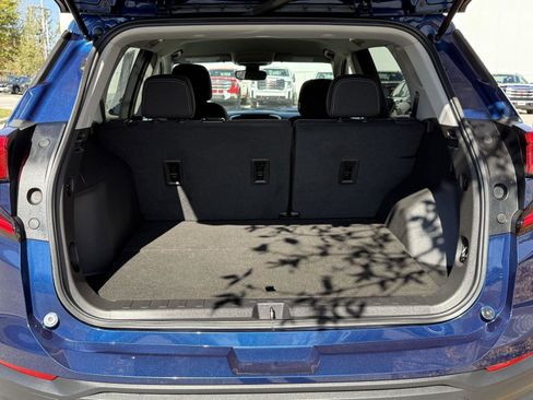 Used 2023 GMC Terrain SLE w/ Driver Convenience Package image 14