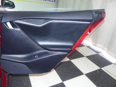 Used 2020 Tesla Model S Long Range Plus image 25