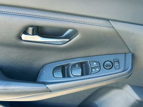 Used 2024 Nissan Sentra SV FWD image 17