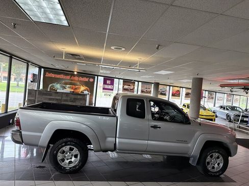 Used 2013 Toyota Tacoma 4x4 Access Cab w/ SR5 Pkg image 5