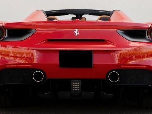 Used 2018 Ferrari 488 Spider RWD image 9