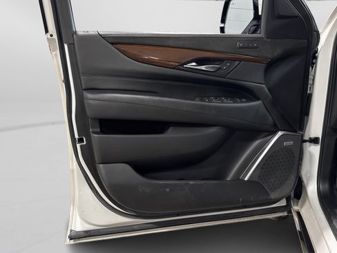 Used 2020 Cadillac Escalade Premium Luxury image 15