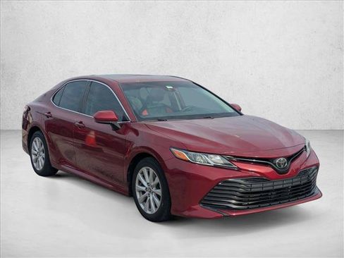 Used 2020 Toyota Camry LE FWD image 3