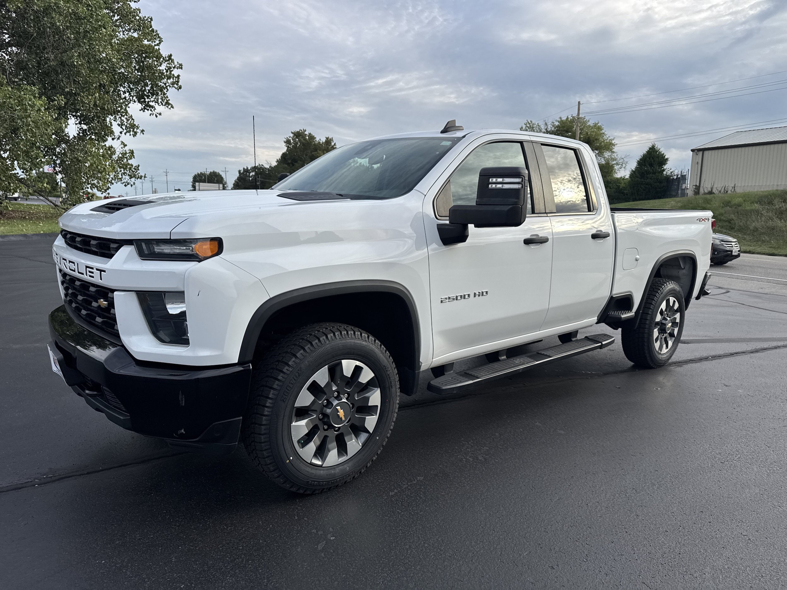 Used 2021 Chevrolet Silverado 2500 Custom w/ Custom Value Package AWD/4WD image 3