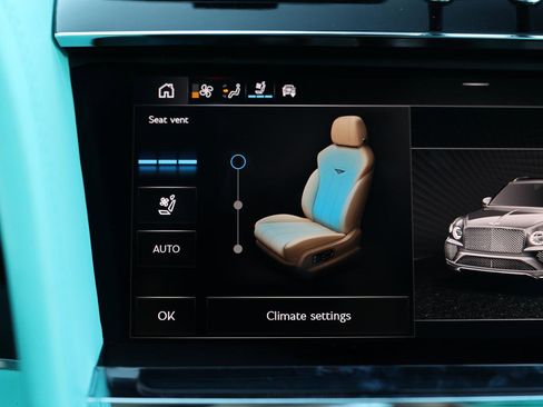 Used 2021 Bentley Bentayga image 38