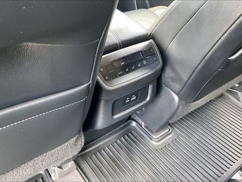 Used 2022 Nissan Pathfinder SL FWD image 10