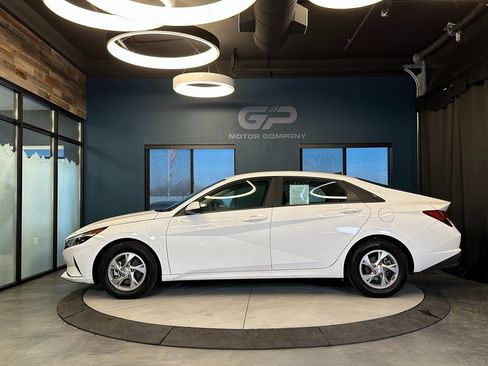 Used 2023 Hyundai Elantra SE image 6
