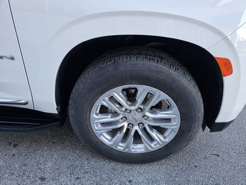 Used 2023 GMC Yukon XL SLT w/ SLT Luxury Package image 11