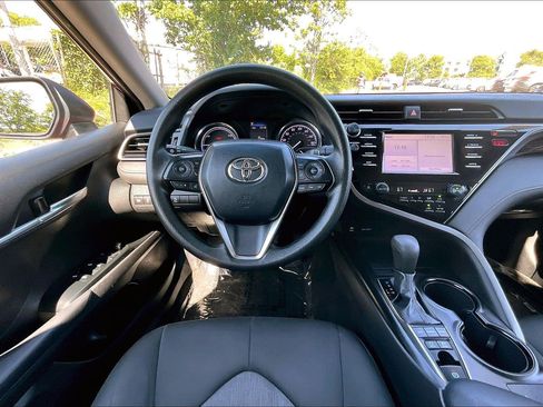 Used 2019 Toyota Camry LE FWD image 5