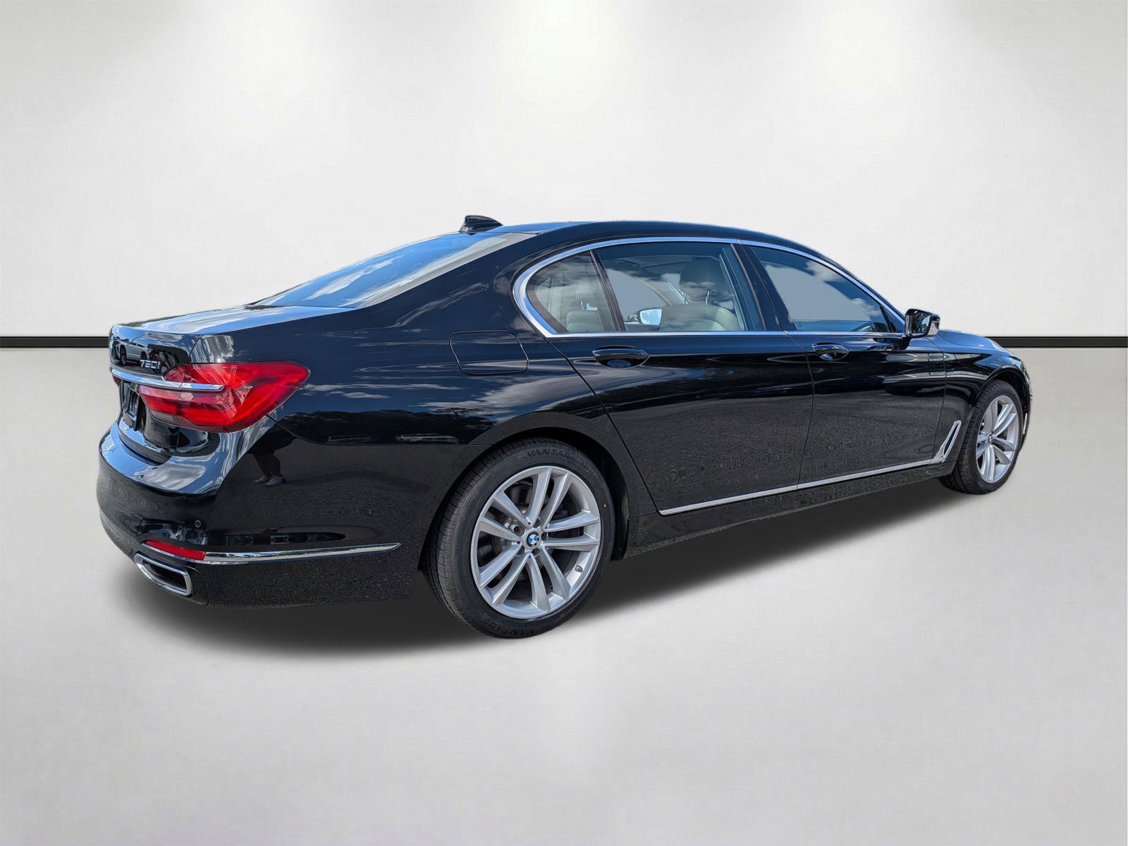 Used 2018 BMW 750i xDrive AWD/4WD image 4
