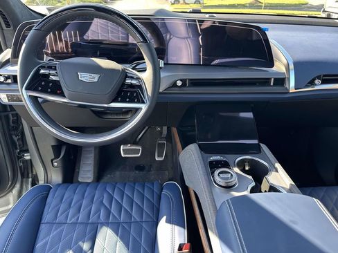 New 2026 Cadillac Vistiq Premium Luxury AWD/4WD image 18