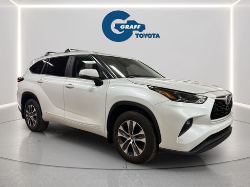 Used 2023 Toyota Highlander XLE AWD/4WD image 5