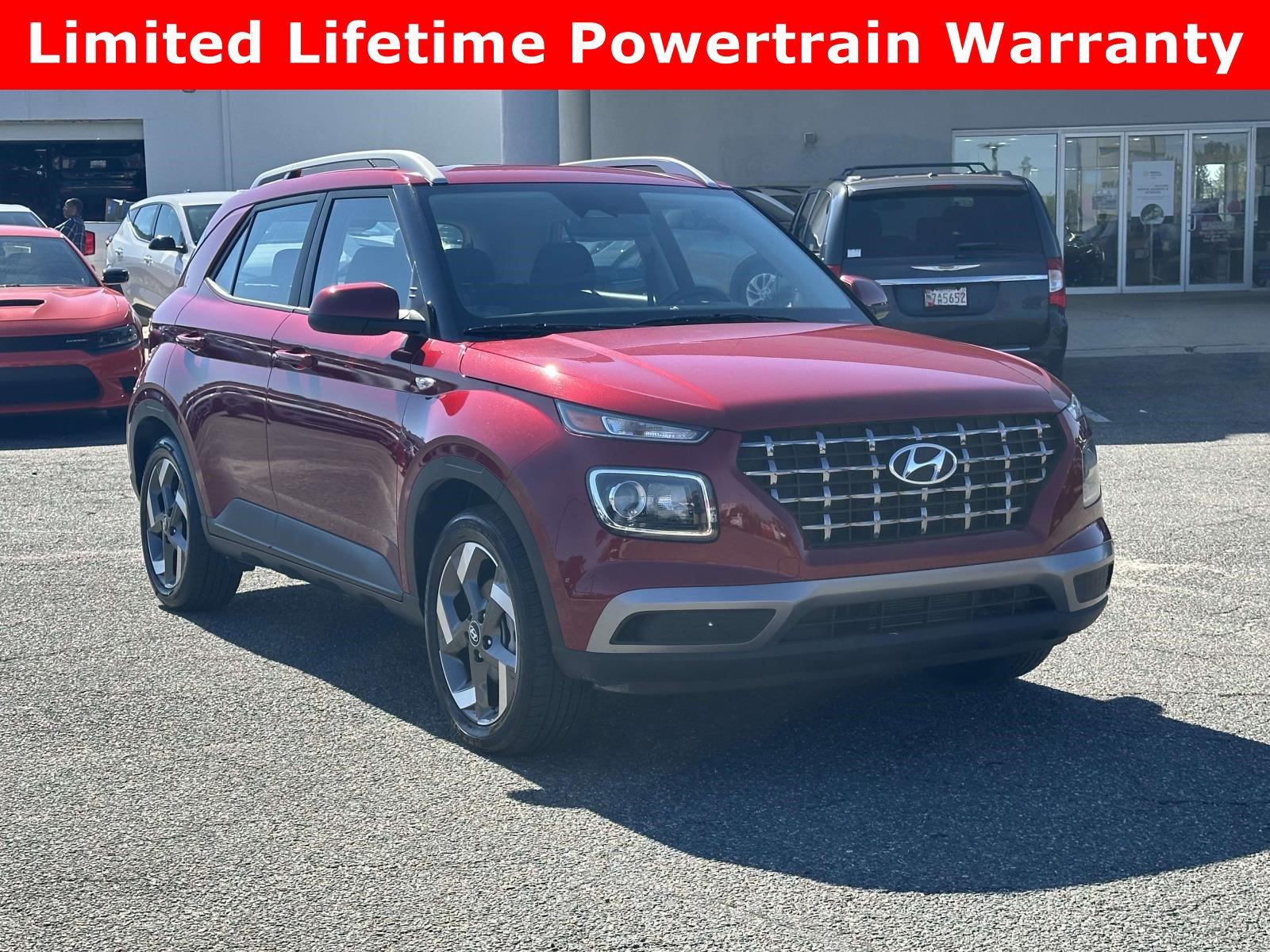 Used 2025 Hyundai Venue SEL FWD image 1