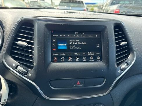 Used 2019 Jeep Cherokee Latitude w/ Popular Appearance Group AWD/4WD image 18