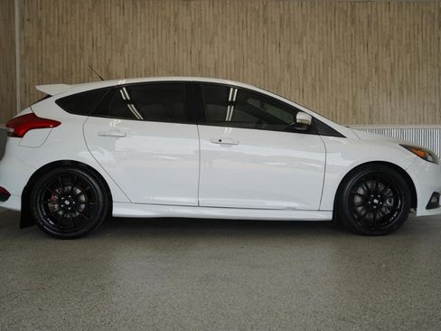 Used 2017 Ford Focus ST FWD image 6