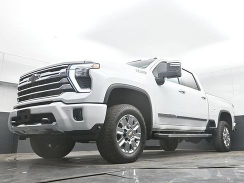 Used 2024 Chevrolet Silverado 2500 High Country w/ High Country Premium Package AWD/4WD image 45