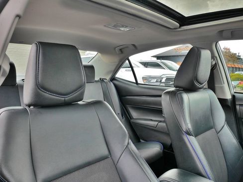 Used 2017 Toyota Corolla SE w/ SE Premium Package image 14