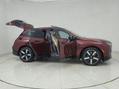 Used 2023 BMW iX xDrive50 w/ Premium Package image 76