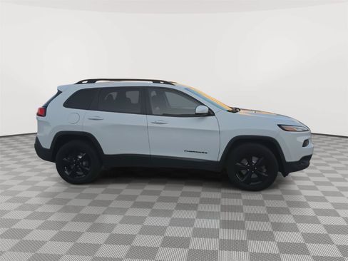 Used 2017 Jeep Cherokee High Altitude AWD/4WD image 3