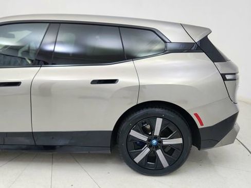 Used 2024 BMW iX xDrive50 w/ Premium Package image 10