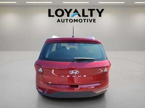 Used 2024 Hyundai Venue Limited FWD image 6