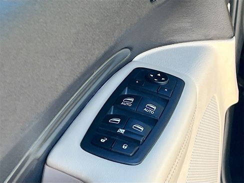 Used 2021 Dodge Durango SXT image 17