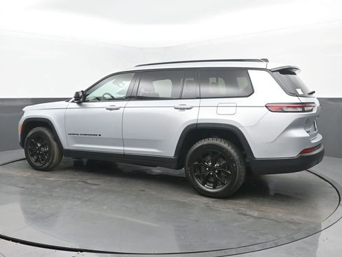 Used 2024 Jeep Grand Cherokee L Laredo AWD/4WD image 3