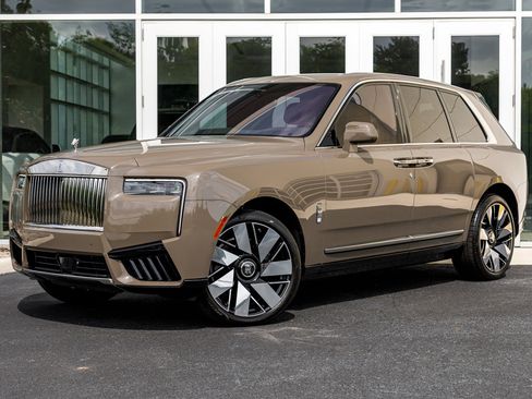 Certified 2025 Rolls-Royce Cullinan AWD/4WD image 4