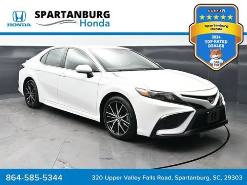 Used 2024 Toyota Camry SE FWD image 1