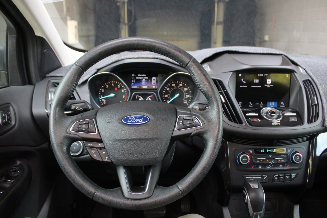 Used 2019 Ford Escape Titanium AWD/4WD image 30