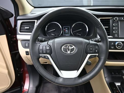 Used 2014 Toyota Highlander Limited Platinum AWD/4WD image 15
