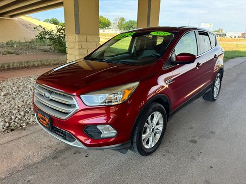 Used 2019 Ford Escape SE FWD image 7