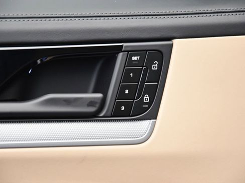 Used 2025 Porsche Cayenne S image 36