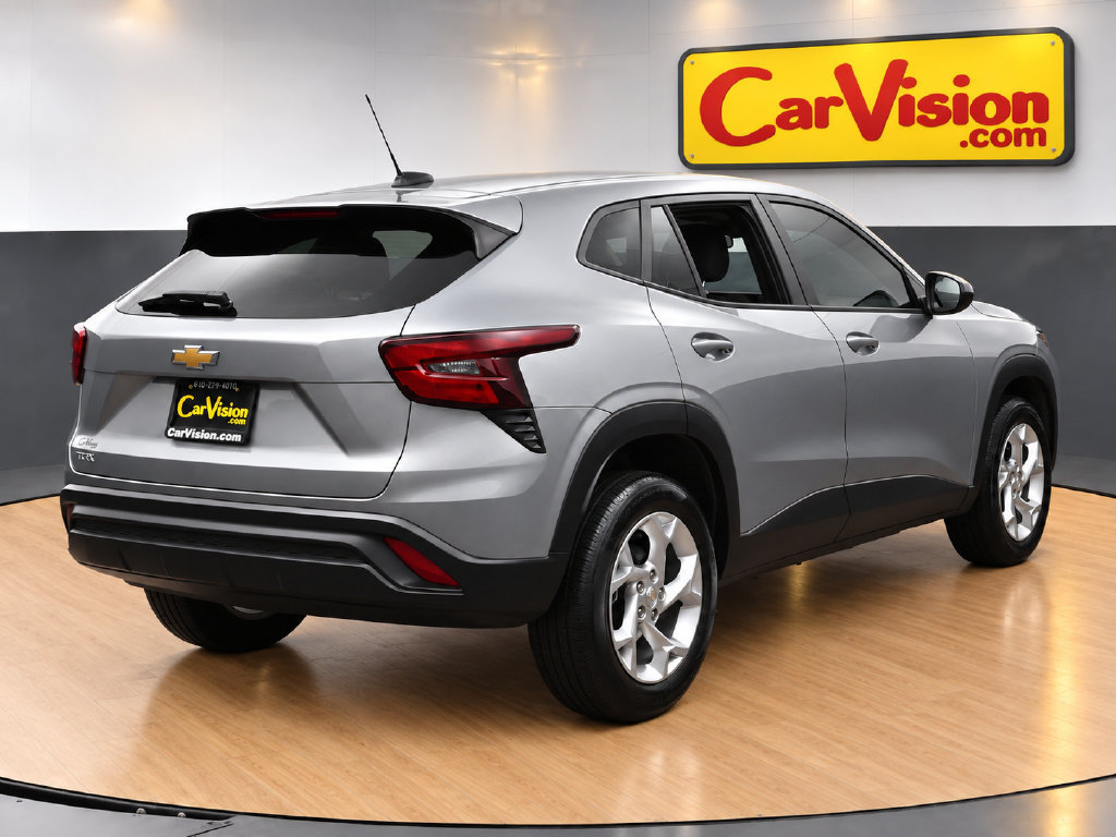 Used 2024 Chevrolet Trax LS w/ LS Convenience Package FWD image 5