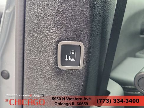 New 2026 Chrysler Pacifica Select FWD image 14