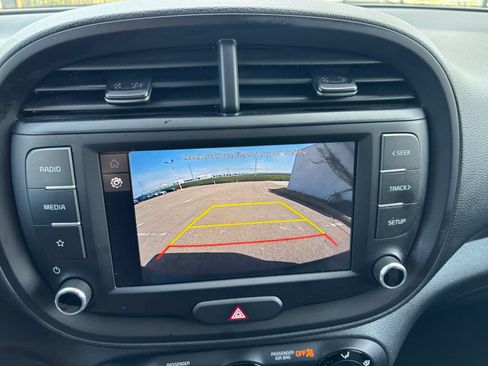Used 2025 Kia Soul LX w/ LX Technology Package FWD image 22