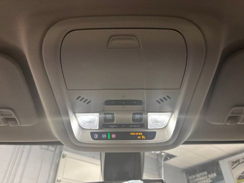Used 2023 GMC Acadia Denali w/ Denali Ultimate Package FWD image 34