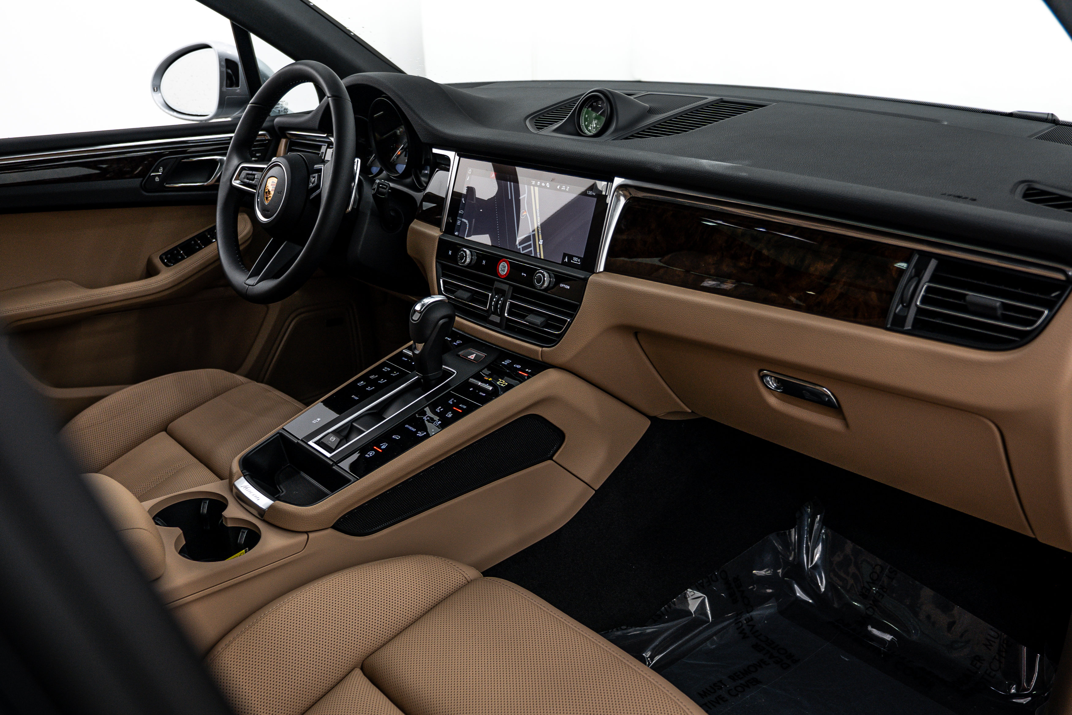 Certified 2026 Porsche Macan AWD/4WD image 12