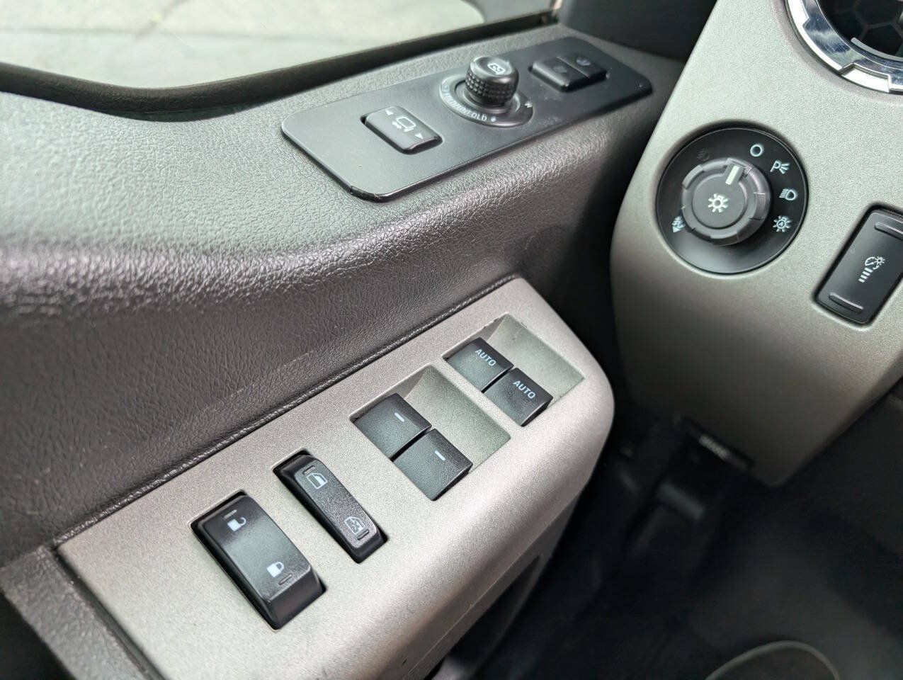 Used 2014 Ford F350 Lariat w/ Lariat Ultimate Package AWD/4WD image 18