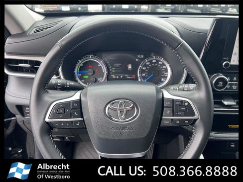 Used 2025 Toyota Highlander XLE image 28