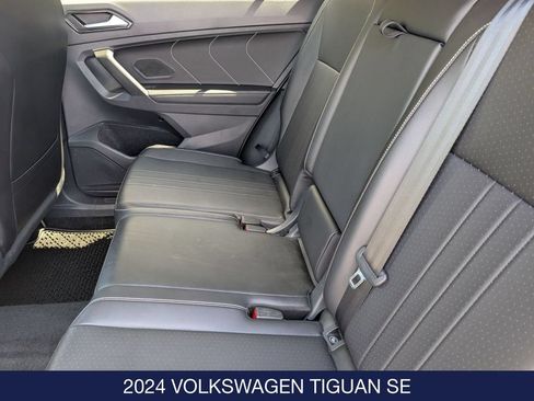 Used 2024 Volkswagen Tiguan SE AWD/4WD image 16