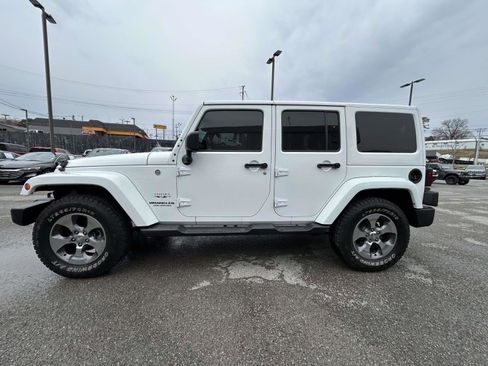Used 2017 Jeep Wrangler Unlimited Sahara w/ Connectivity Group image 6